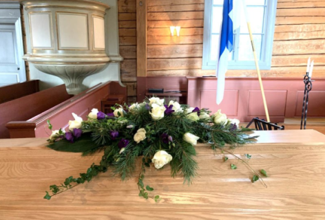 Kukkakatrin arkkukoriste 120 €