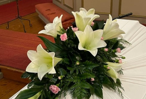 Salon kukkakimpun arkkukoriste 140 €
