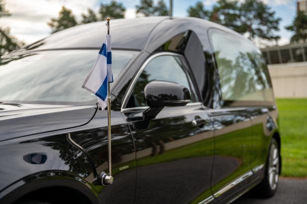 hautausauton vasen laita